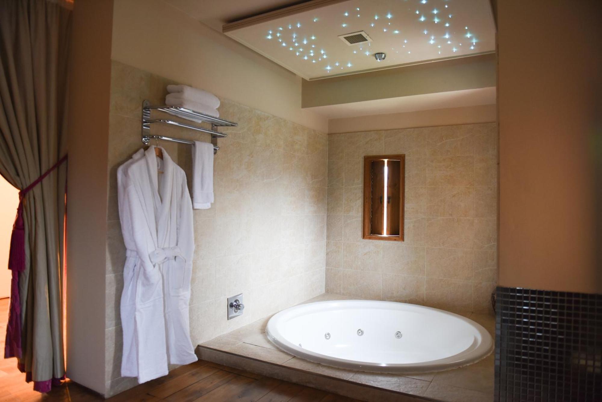 Glenskirlie Castle Hotel Banknock Экстерьер фото