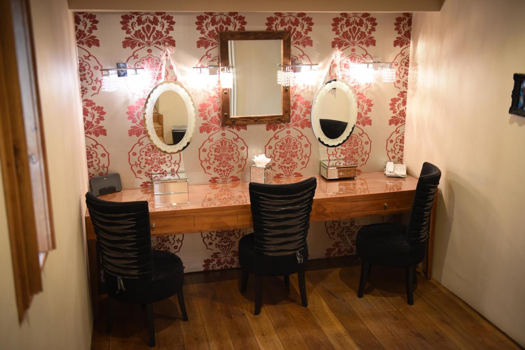 Glenskirlie Castle Hotel Banknock Экстерьер фото