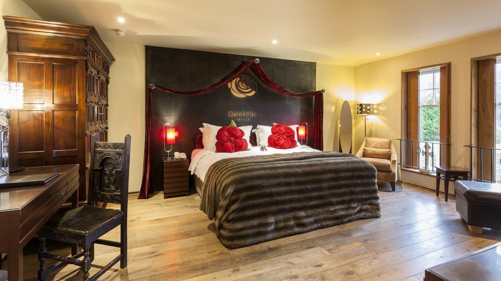 Glenskirlie Castle Hotel Banknock Экстерьер фото
